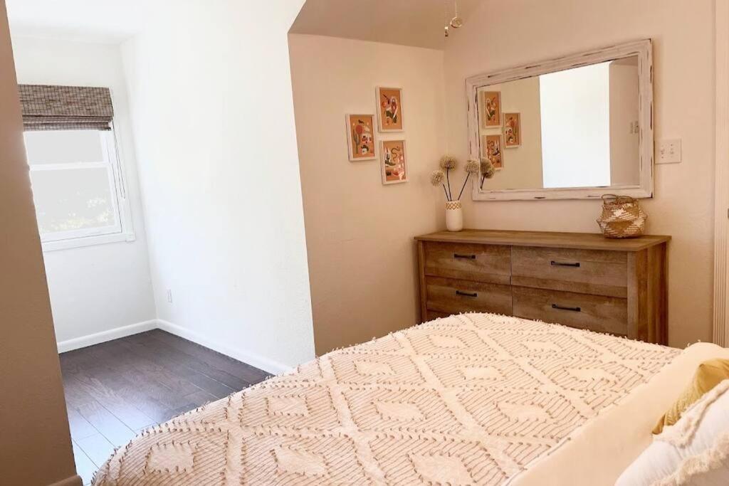 Lakeview Bungalow-Access To Lake, Pool, Gym, &Park Lago Vista Extérieur photo