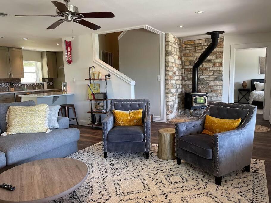 Lakeview Bungalow-Access To Lake, Pool, Gym, &Park Lago Vista Extérieur photo