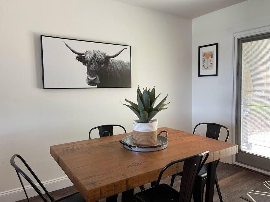 Lakeview Bungalow-Access To Lake, Pool, Gym, &Park Lago Vista Extérieur photo