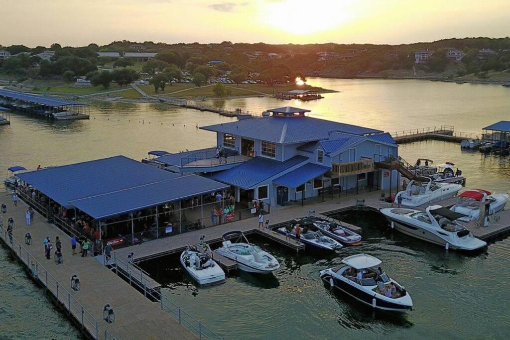 Lakeview Bungalow-Access To Lake, Pool, Gym, &Park Lago Vista Extérieur photo