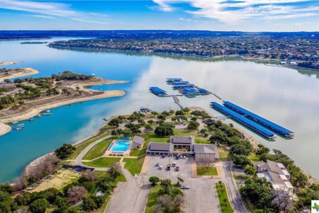 Lakeview Bungalow-Access To Lake, Pool, Gym, &Park Lago Vista Extérieur photo